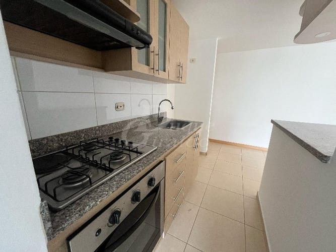 Apartamento en arriendo en Loma Del Indio, Medellín, 78 m² · foto 2 de 24