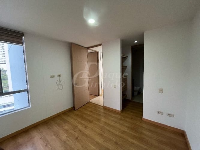 Apartamento en arriendo en Loma Del Indio, Medellín, 78 m² · foto 10 de 24