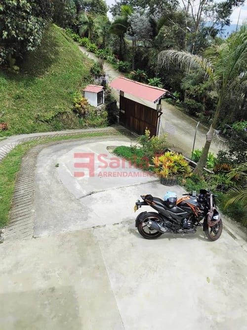 Casa de 4 alcobas en arriendo en La Bermejala, La Estrella, 550 m² · foto 2 de 10