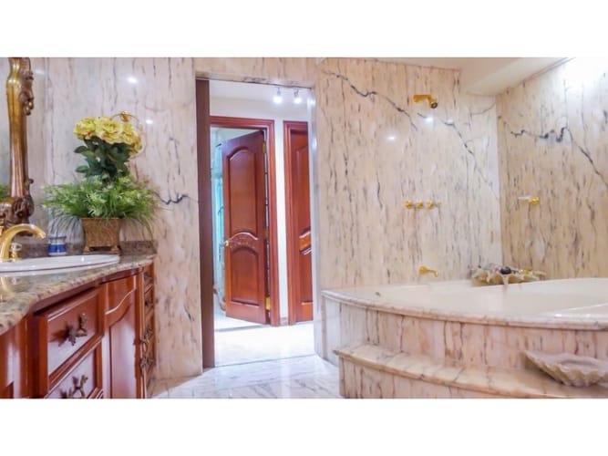 Casa de 4 alcobas en venta en Altos Del Poblado, Medellín, 912 m² · foto 14 de 24