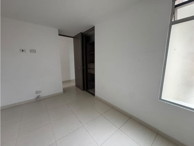 Apartamento de 3 alcobas en venta en Calle Del Banco, Sabaneta, 75 m² · foto 5 de 9