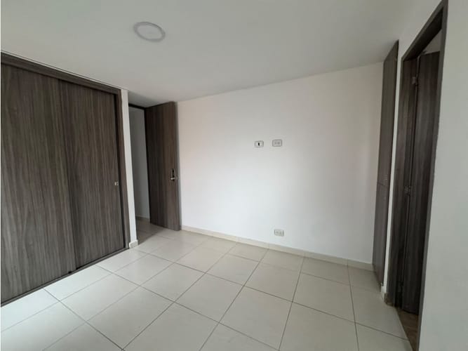 Apartamento de 3 alcobas en venta en Calle Del Banco, Sabaneta, 75 m² · foto 6 de 9