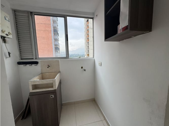 Apartamento de 3 alcobas en venta en Calle Del Banco, Sabaneta, 75 m² · foto 8 de 9