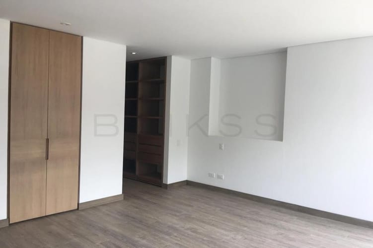 Apartamento de 1 alcoba en venta en Chico, Bogotá, 75 m² · foto 2 de 8