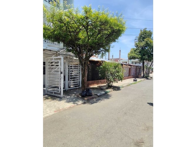 Casa de 5 alcobas en venta en Republica De Israel, Cali, 215 m² · foto 3 de 24