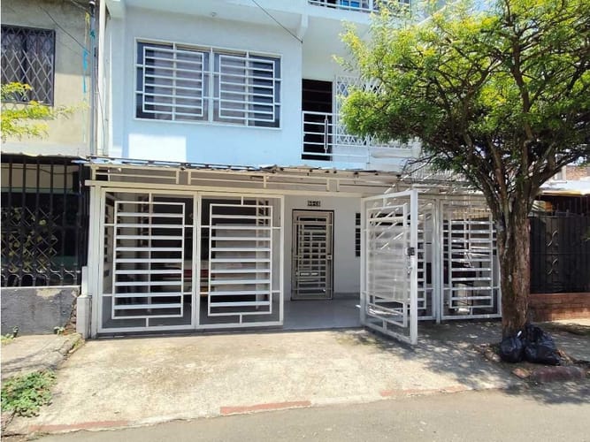 Casa de 5 alcobas en venta en Republica De Israel, Cali, 215 m² · foto 4 de 24