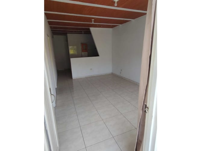 Casa de 5 alcobas en venta en Republica De Israel, Cali, 215 m² · foto 5 de 24