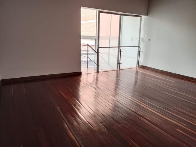 Casa de 4 alcobas en arriendo en Laureles, Medellín, 270 m² · foto 1 de 13