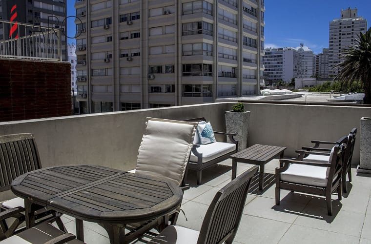 Apartamento en la Península 3 dormitorios con parrillero y garage · Foto 1