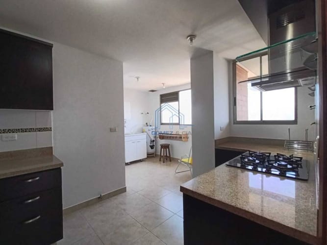 Apartamento de 3 alcobas en arriendo en El Tesoro, Medellín, 175 m² · foto 5 de 16