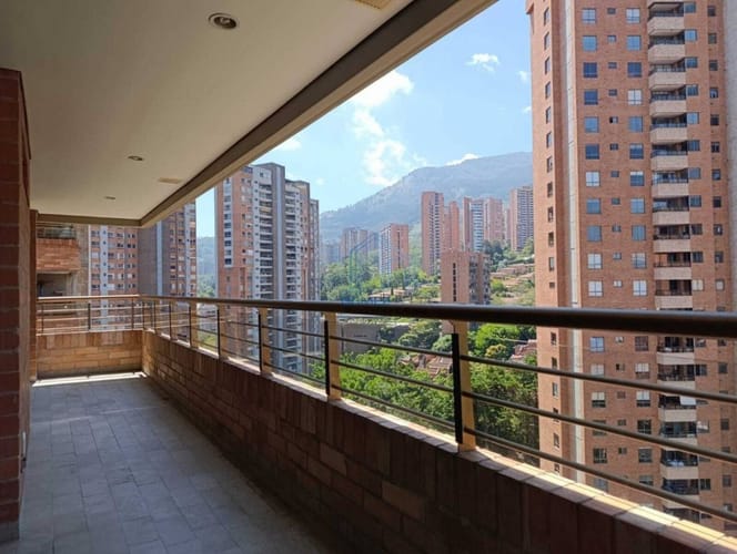 Apartamento de 3 alcobas en arriendo en El Tesoro, Medellín, 175 m² · foto 16 de 16