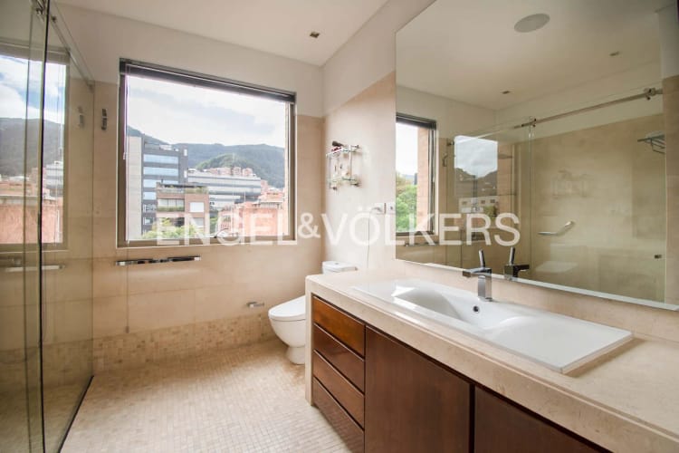 Apartamento de 3 alcobas en venta en La Cabrera, Bogotá, 328 m² · foto 22 de 24