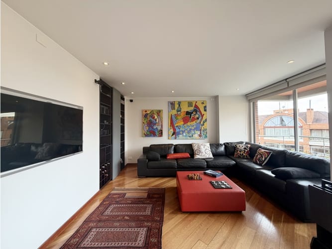 Apartamento de 3 alcobas en venta en Los Rosales, Bogotá, 210 m² · foto 3 de 17