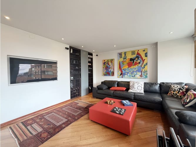 Apartamento de 3 alcobas en venta en Los Rosales, Bogotá, 210 m² · foto 4 de 17