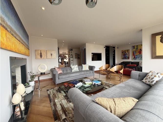 Apartamento de 3 alcobas en venta en Los Rosales, Bogotá, 210 m² · foto 5 de 17