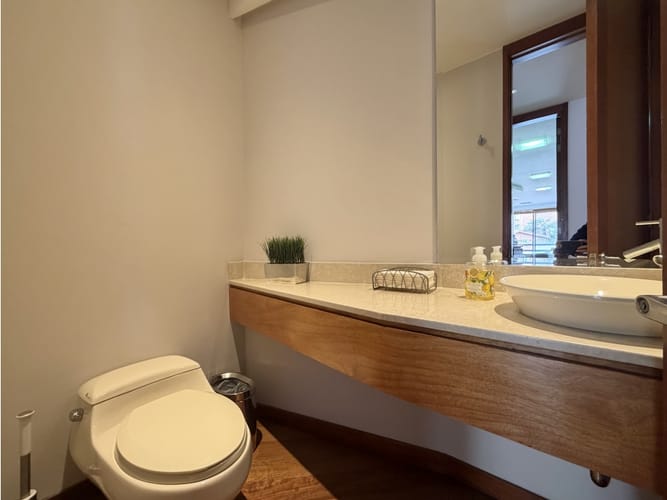 Apartamento de 3 alcobas en venta en Los Rosales, Bogotá, 210 m² · foto 8 de 17