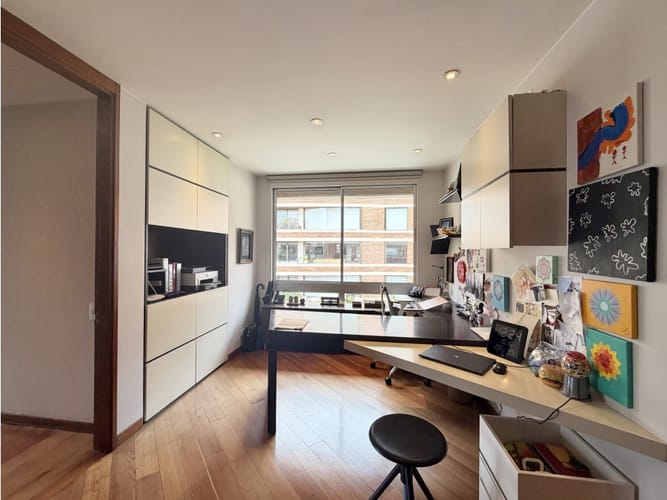 Apartamento de 3 alcobas en venta en Los Rosales, Bogotá, 210 m² · foto 9 de 17