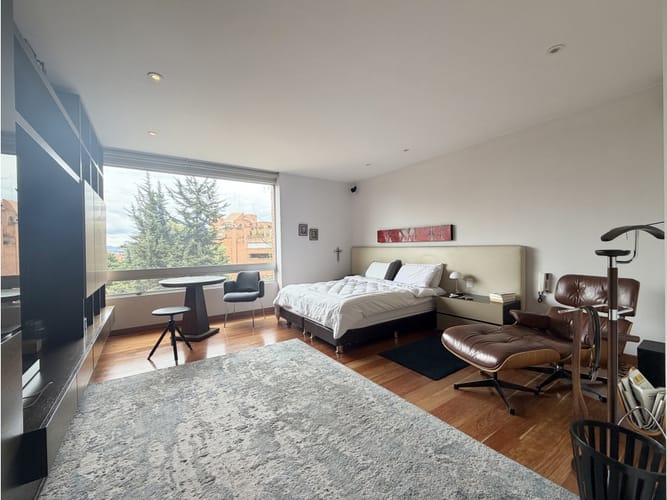 Apartamento de 3 alcobas en venta en Los Rosales, Bogotá, 210 m² · foto 10 de 17