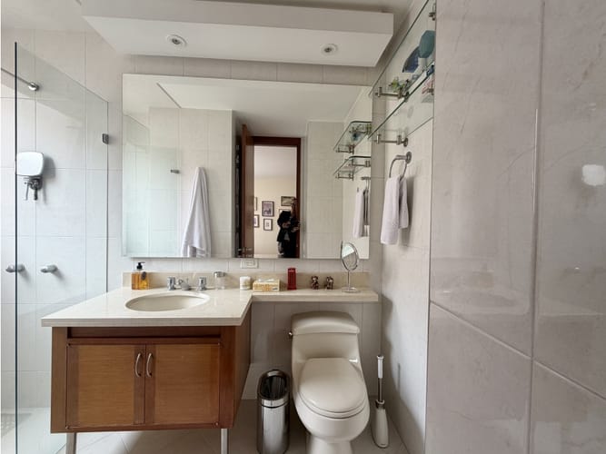 Apartamento de 3 alcobas en venta en Los Rosales, Bogotá, 210 m² · foto 14 de 17