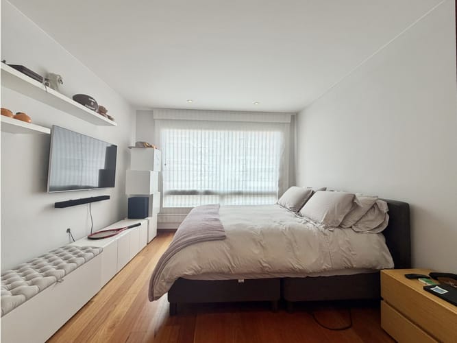 Apartamento de 3 alcobas en venta en Los Rosales, Bogotá, 210 m² · foto 15 de 17