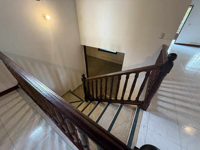 Casa de 8 alcobas en arriendo en Las Lomas, Medellín, 400 m² · foto 3 de 24