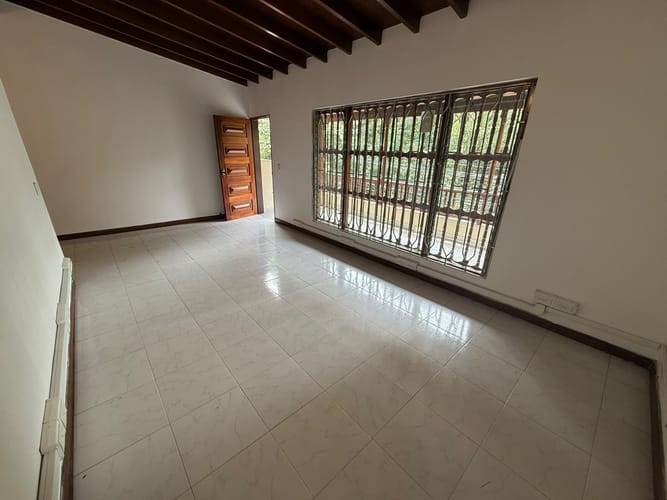 Casa de 8 alcobas en arriendo en Las Lomas, Medellín, 400 m² · foto 19 de 24