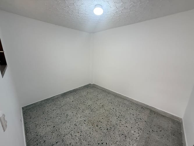 Casa de 8 alcobas en arriendo en Las Lomas, Medellín, 400 m² · foto 13 de 24
