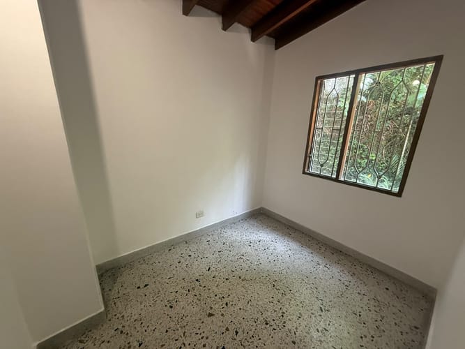 Casa de 8 alcobas en arriendo en Las Lomas, Medellín, 400 m² · foto 14 de 24