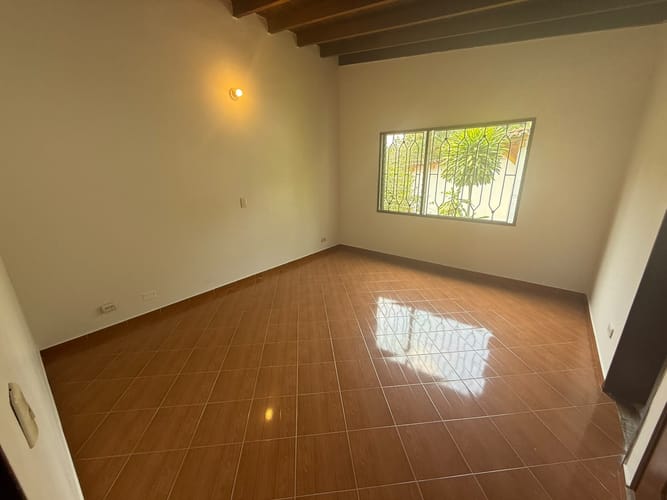Casa de 8 alcobas en arriendo en Las Lomas, Medellín, 400 m² · foto 16 de 24