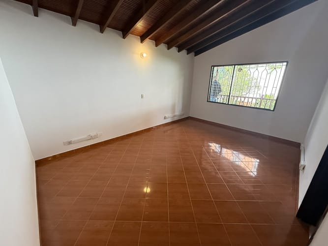 Casa de 8 alcobas en arriendo en Las Lomas, Medellín, 400 m² · foto 20 de 24