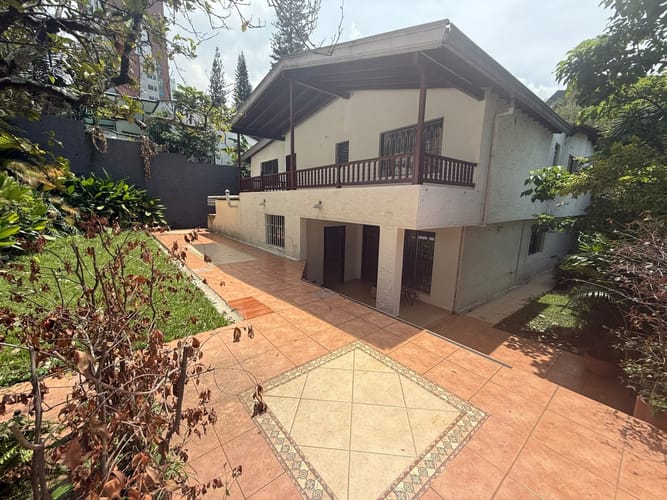 Casa de 8 alcobas en arriendo en Las Lomas, Medellín, 400 m² · foto 22 de 24