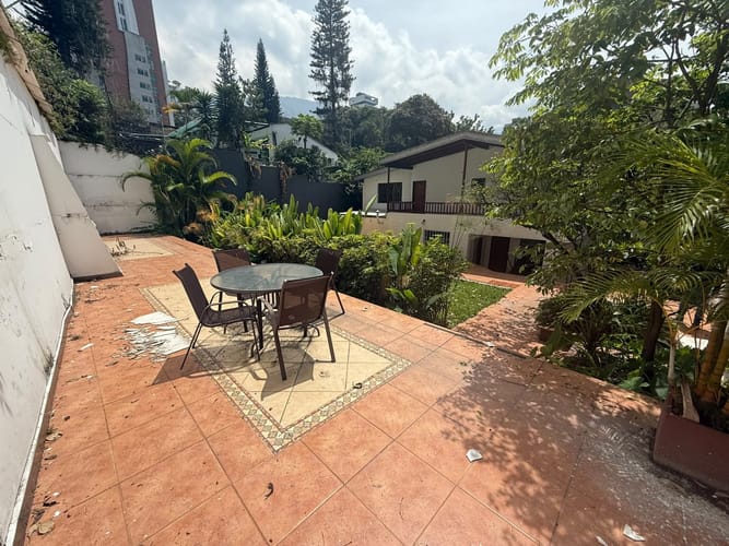 Casa de 8 alcobas en arriendo en Las Lomas, Medellín, 400 m² · foto 23 de 24