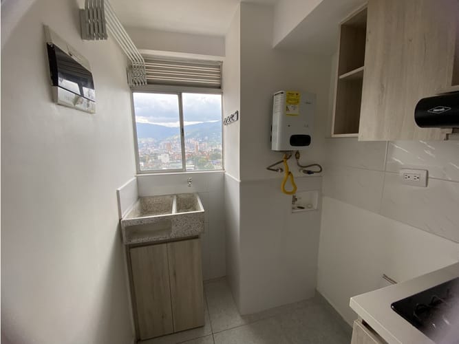 Apartamento de 3 alcobas en venta en 19 De Abril, Itagüí, 55 m² · foto 3 de 10