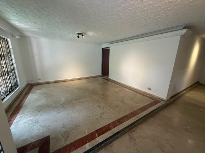 Casa de 8 alcobas en arriendo en Las Lomas, Medellín, 400 m² · foto 7 de 24