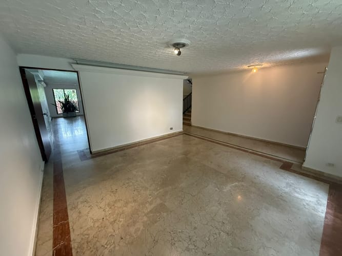 Casa de 8 alcobas en arriendo en Las Lomas, Medellín, 400 m² · foto 8 de 24