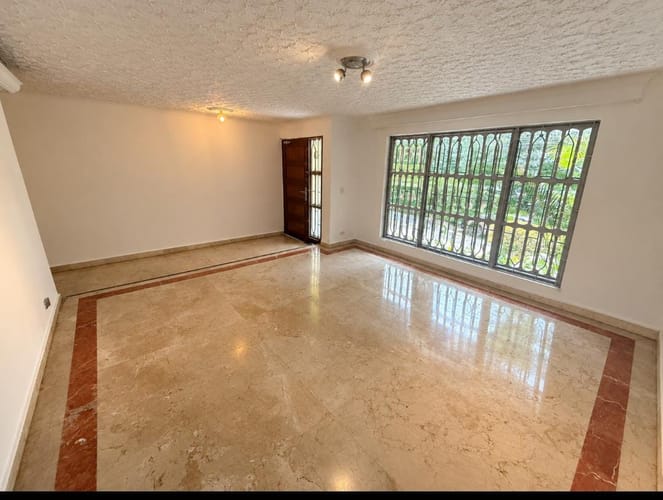 Casa de 8 alcobas en arriendo en Las Lomas, Medellín, 400 m² · foto 5 de 24
