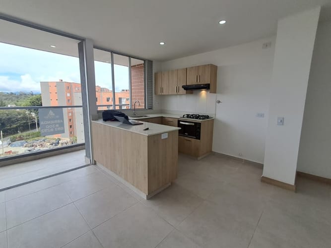 Apartamento de 3 alcobas en arriendo en Centro, Rionegro, 95 m² · foto 2 de 10