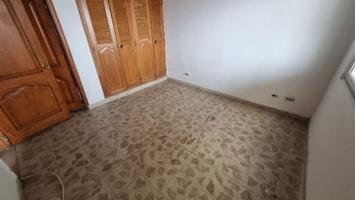 Casa de 4 alcobas en arriendo en La Castellana, Medellín, 289 m² · foto 6 de 17