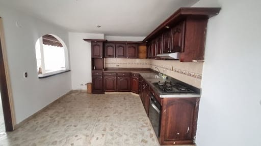 Casa de 4 alcobas en arriendo en La Castellana, Medellín, 289 m² · foto 12 de 17
