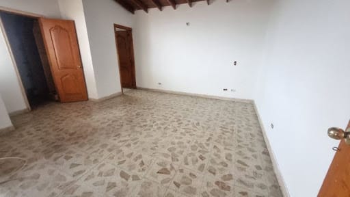 Casa de 4 alcobas en arriendo en La Castellana, Medellín, 289 m² · foto 13 de 17