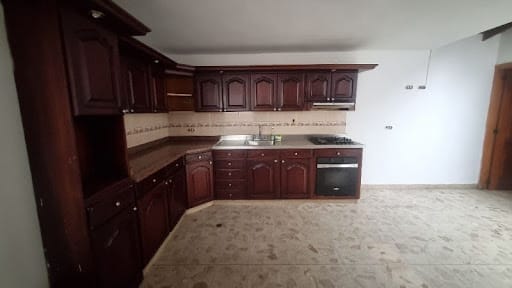Casa de 4 alcobas en arriendo en La Castellana, Medellín, 289 m² · foto 14 de 17