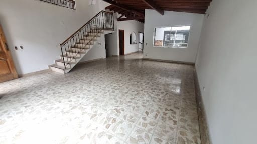 Casa de 4 alcobas en arriendo en La Castellana, Medellín, 289 m² · foto 15 de 17