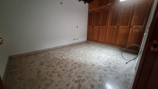 Casa de 4 alcobas en arriendo en La Castellana, Medellín, 289 m² · foto 17 de 17