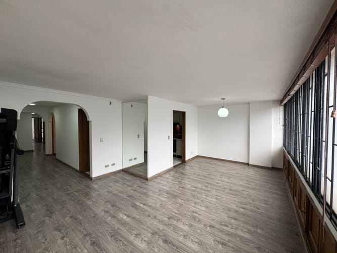 Apartamento de 3 alcobas en venta en El Batán, Bogotá, 130 m² · foto 1 de 7