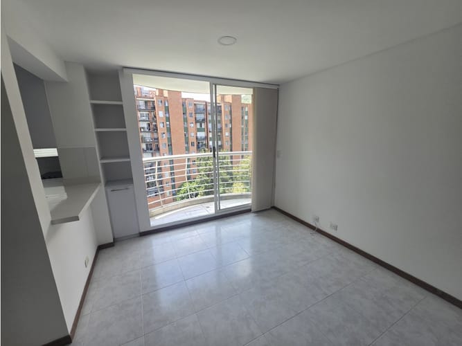 Apartamento de 2 alcobas en venta en Loma De Los Bernal, Medellín, 60 m² · foto 3 de 20