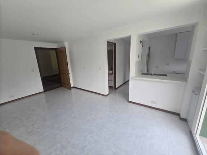 Apartamento de 2 alcobas en venta en Loma De Los Bernal, Medellín, 60 m² · foto 4 de 20
