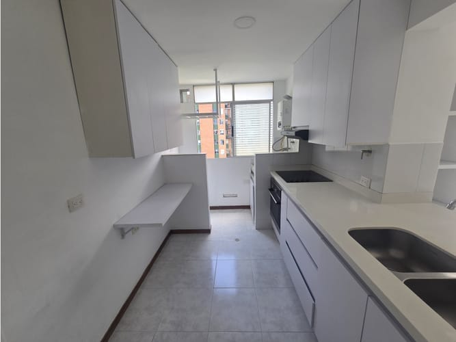 Apartamento de 2 alcobas en venta en Loma De Los Bernal, Medellín, 60 m² · foto 7 de 20