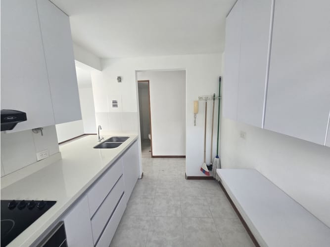 Apartamento de 2 alcobas en venta en Loma De Los Bernal, Medellín, 60 m² · foto 8 de 20