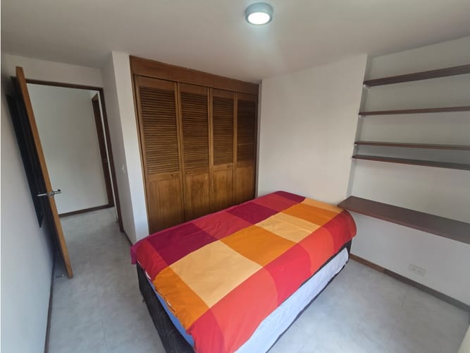 Apartamento de 2 alcobas en venta en Loma De Los Bernal, Medellín, 60 m² · foto 12 de 20