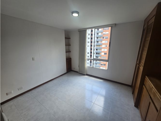 Apartamento de 2 alcobas en venta en Loma De Los Bernal, Medellín, 60 m² · foto 13 de 20